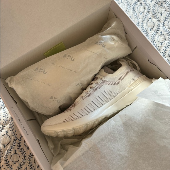 APL TechLoom Breeze in color Ivory/Almond Women’s 8.5 BRAND NEW IN BOX - Picture 5 of 6